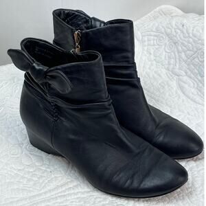 Antia Women's Black Leather Side Zip Booties - Size 8N